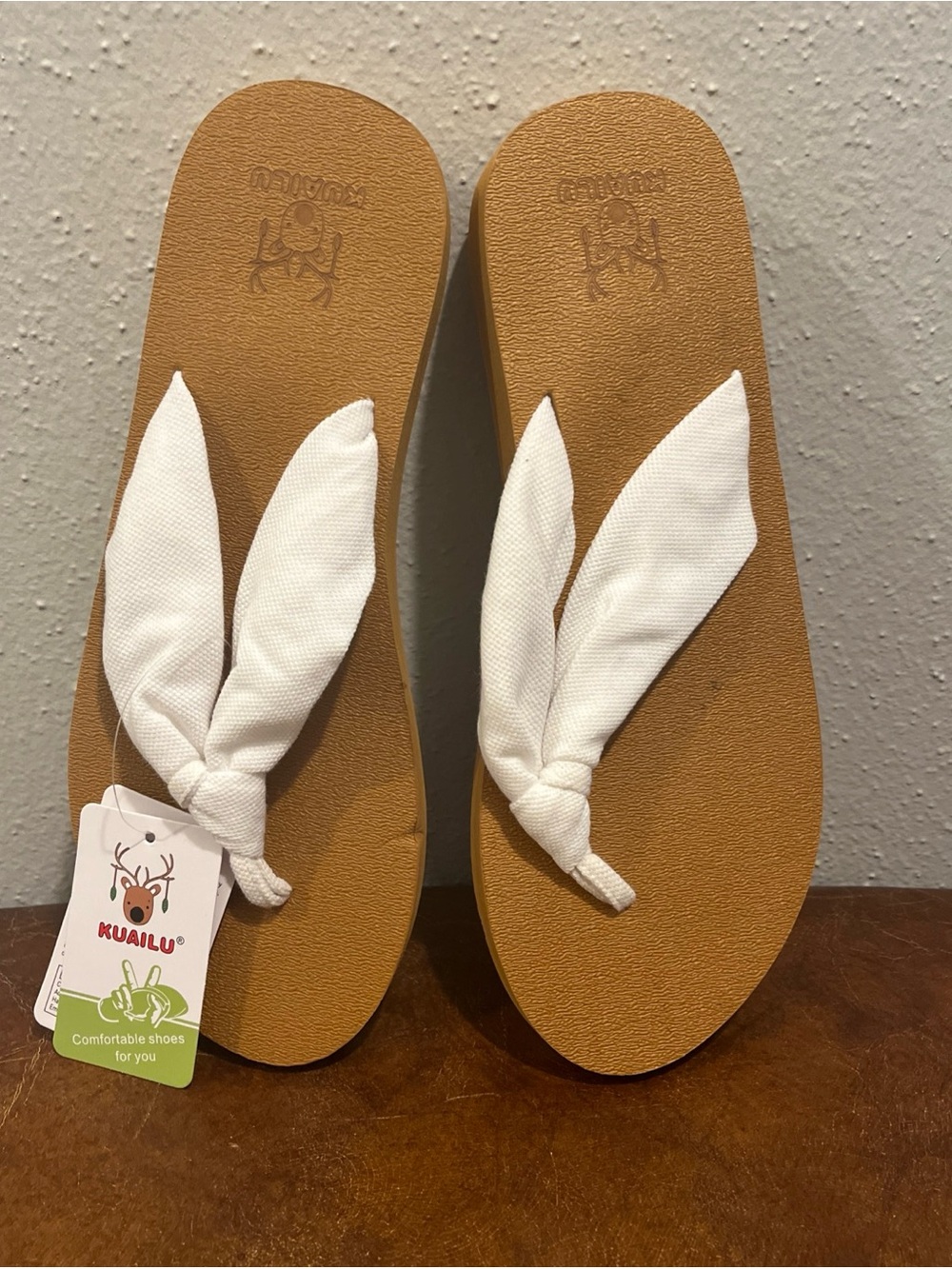 NWT Kualuu Women's White Fabric Knot Flip Flop Sandals sz9